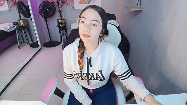 Veronica miiller online show from February 3, 2026, 7:19 pm