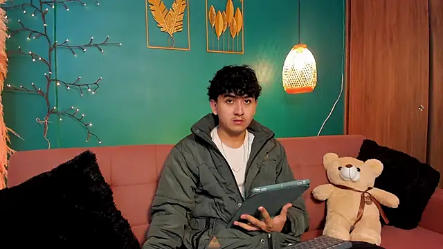 Christopher Monroe  online show from January 19, 2026, 2:10 pm