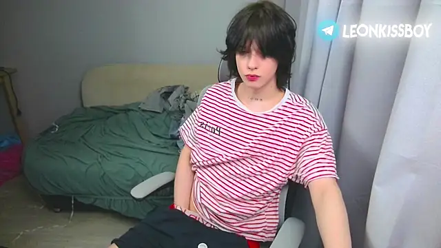 LeonBoykisser online show from April 12, 2026, 8:58 pm