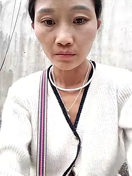 emyeu17 online show from January 14, 2026, 3:23 am