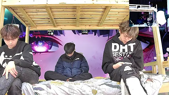 xiaohuangren01 online show from February 8, 2026, 1:03 pm