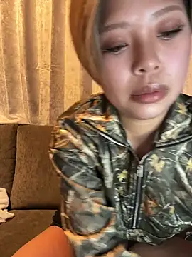 BADBITCHISAKI online show from February 2, 2026, 1:10 pm