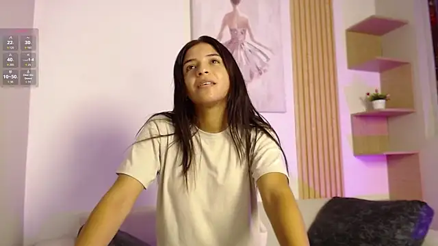 chloe peach  online show from April 7, 2026, 12:05 pm