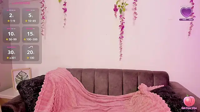 Snapshot of chloe_peach_ chatting on June 17, 2026, 1:01 pm chloe peach online show from June 17, 2026, 1:01 pm