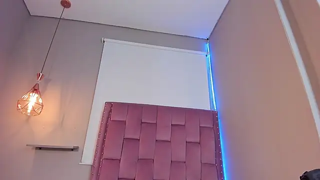 Scarlet Vixen  online show from April 1, 2026, 12:50 pm