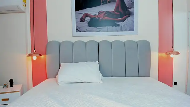 EmmaBoyd online show from January 17, 2026, 1:05 pm