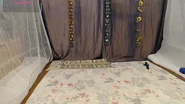 KatelinPepperworth online show from April 5, 2026, 4:26 pm