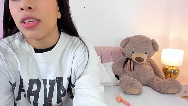  Caamilaa  online show from January 15, 2026, 7:06 pm