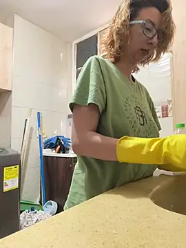 RavenEllieUniverse online show from February 12, 2026, 9:54 pm