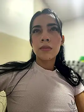 Snapshot of Aliison1_ chatting on January 17, 2026, 6:33 pm Aliison1 online show from January 17, 2026, 6:33 pm