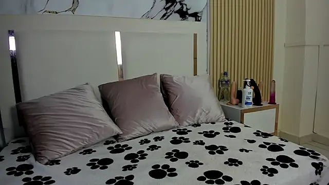 Zoehoney hl online show from March 27, 2026, 8:26 am