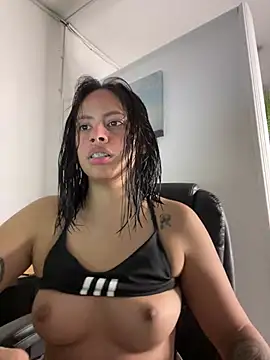 CarolinaRaven online show from April 28, 2026, 4:39 am