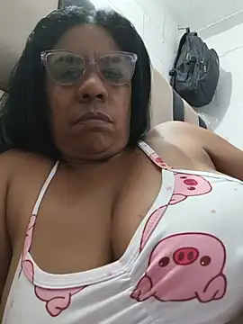 Zeyllyjhonson online show from July 3, 2026, 2:51 am