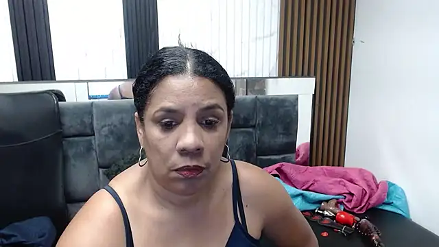 Zeyllyjhonson online show from July 3, 2026, 3:29 pm