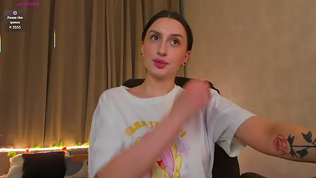 Celine Coello online show from April 10, 2026, 12:10 pm