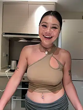 ruanruan05 online show from April 10, 2026, 1:05 pm