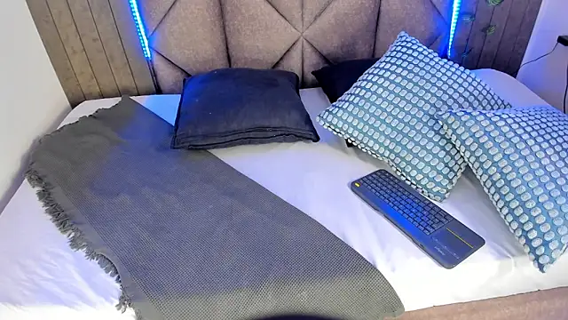 AndrewKenoxx  online show from April 1, 2026, 12:17 pm