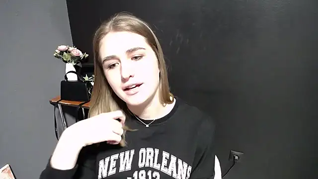 Sunny siren online show from April 2, 2026, 12:58 pm