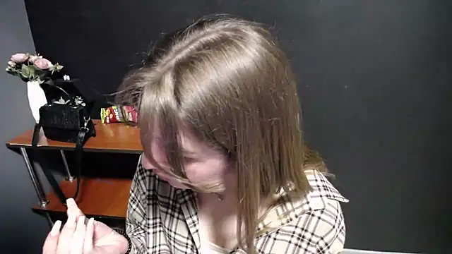 Snapshot of Sunny_siren chatting on May 4, 2026, 12:34 pm Sunny siren online show from May 4, 2026, 12:34 pm