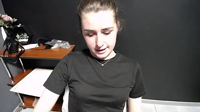 Snapshot of Sunny_siren chatting on May 19, 2026, 12:22 pm Sunny siren online show from May 19, 2026, 12:22 pm