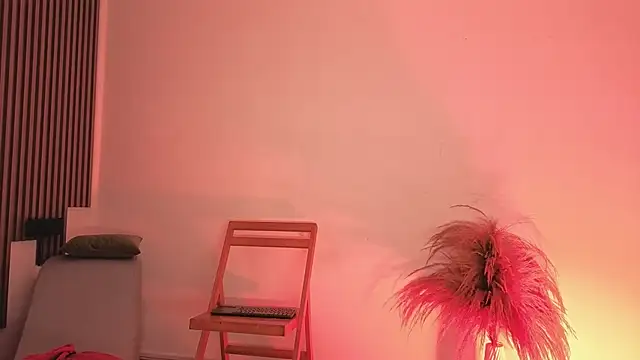 fransheskarossi online show from February 14, 2026, 12:02 pm