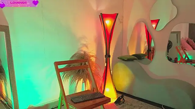 fransheskarossi online show from May 18, 2026, 11:38 am