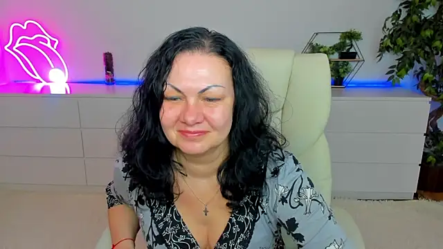 IrissMoon online show from March 3, 2026, 6:19 am