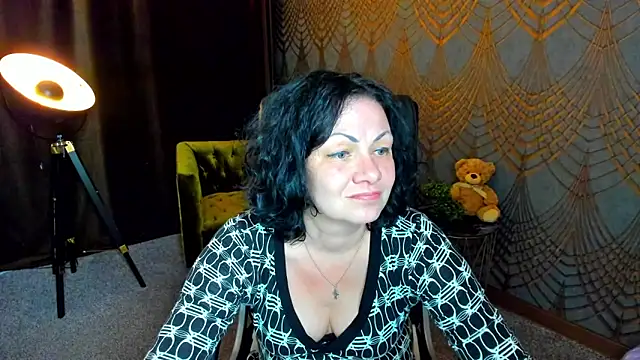 IrissMoon online show from June 11, 2026, 12:32 am