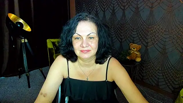 IrissMoon online show from July 3, 2026, 6:03 pm