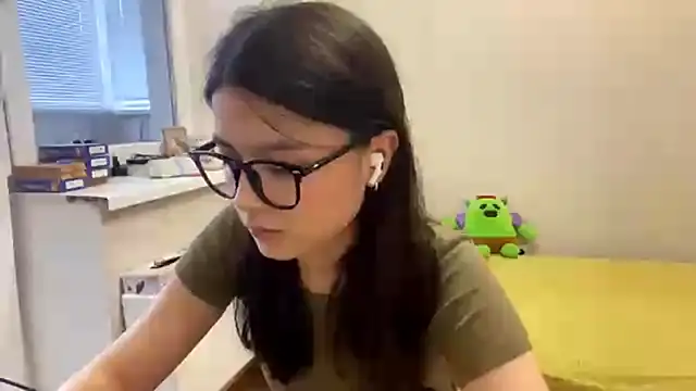 Snapshot of SaintMari chatting on June 19, 2026, 2:32 pm SaintMari online show from June 19, 2026, 2:32 pm