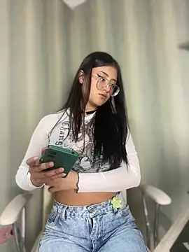 Snapshot of StrawberryPink_ chatting on February 21, 2026, 12:06 pm StrawberryPink online show from February 21, 2026, 12:06 pm