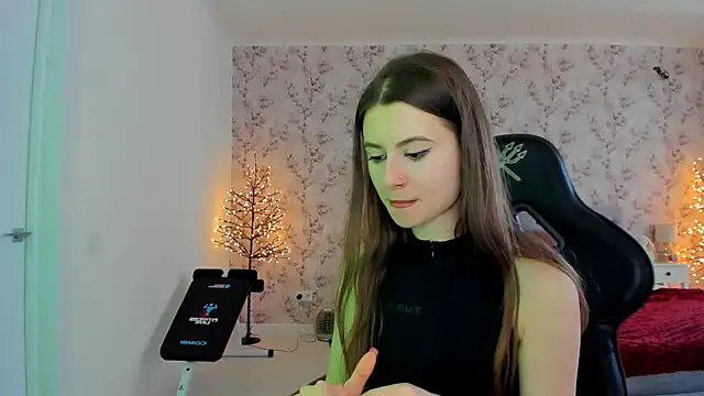 Snapshot of Hot_Molly5 chatting on March 5, 2026, 10:33 am Hot Molly5 online show from March 5, 2026, 10:33 am