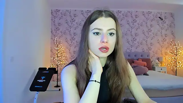 Snapshot of Hot_Molly5 chatting on April 7, 2026, 9:32 am Hot Molly5 online show from April 7, 2026, 9:32 am