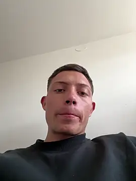 santiObrero online show from April 8, 2026, 9:15 pm