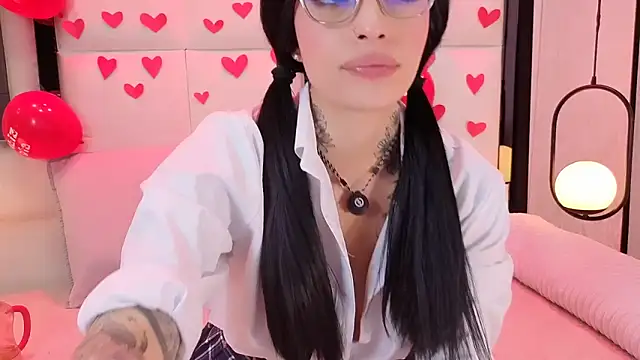 JuneCollins online show from February 15, 2026, 8:38 pm