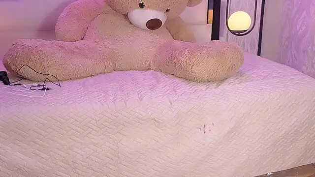 JuneCollins online show from March 5, 2026, 10:06 pm