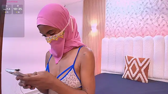 Snapshot of Amira_Alzahra chatting on February 10, 2026, 5:11 am Amira Alzahra online show from February 10, 2026, 5:11 am