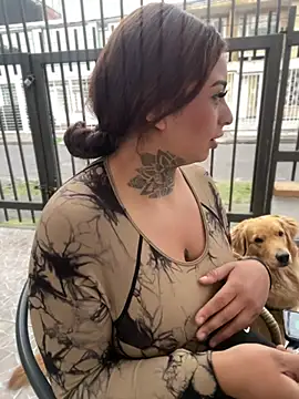 Snapshot of EmilyMoore_Pink chatting on February 17, 2026, 11:00 pm EmilyMoore Pink online show from February 17, 2026, 11:00 pm