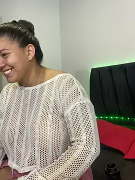 Snapshot of Helena-Paola chatting on June 26, 2026, 1:32 am Helena-Paola online show from June 26, 2026, 1:32 am