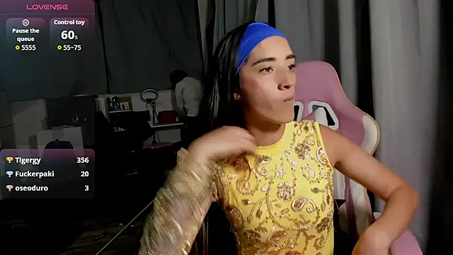 VictoriaHoneyy online show from May 19, 2026, 1:22 am