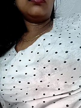 Hot-Tinaa online show from April 7, 2026, 12:33 am