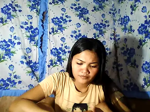 PinaySkinnyJust18 online show from April 8, 2026, 11:43 am