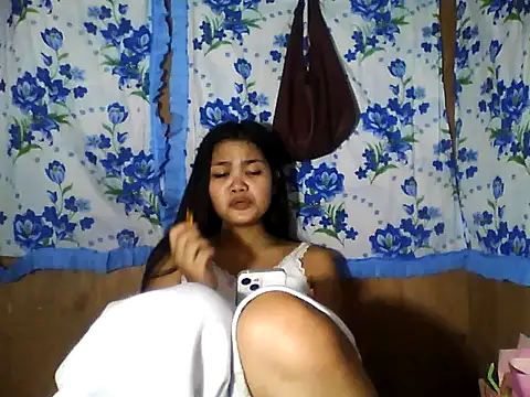 PinaySkinnyJust18 online show from May 13, 2026, 3:15 am