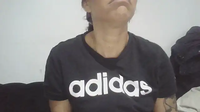 Snapshot of Dolcezzastella chatting on February 19, 2026, 7:37 am Dolcezzastella online show from February 19, 2026, 7:37 am