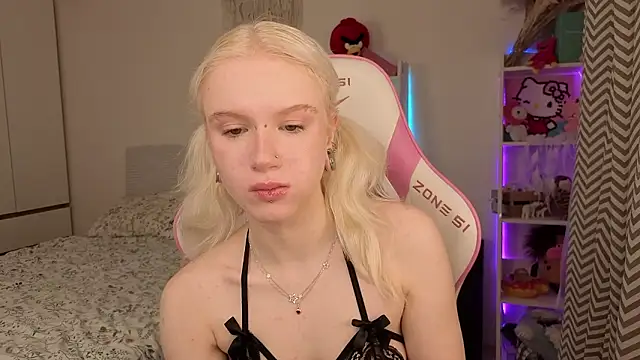 Mia WaterFall online show from March 14, 2026, 3:23 am