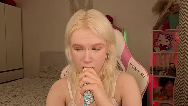 Mia WaterFall online show from March 17, 2026, 3:11 am