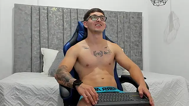 Snapshot of Calvin_Hunter chatting on February 7, 2026, 3:10 am Calvin Hunter online show from February 7, 2026, 3:10 am