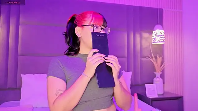 Snapshot of EllieNeptune_ chatting on February 22, 2026, 7:56 pm EllieNeptune online show from February 22, 2026, 7:56 pm