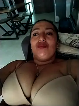 Snapshot of agathaklein chatting on February 27, 2026, 2:39 pm agathaklein online show from February 27, 2026, 2:39 pm