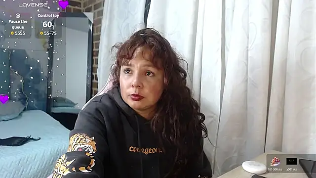 Snapshot of HannaRose- chatting on February 10, 2026, 3:43 am HannaRose- online show from February 10, 2026, 3:43 am